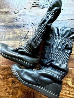 NWT Sorel leather knee high boots.  Size 8.5
